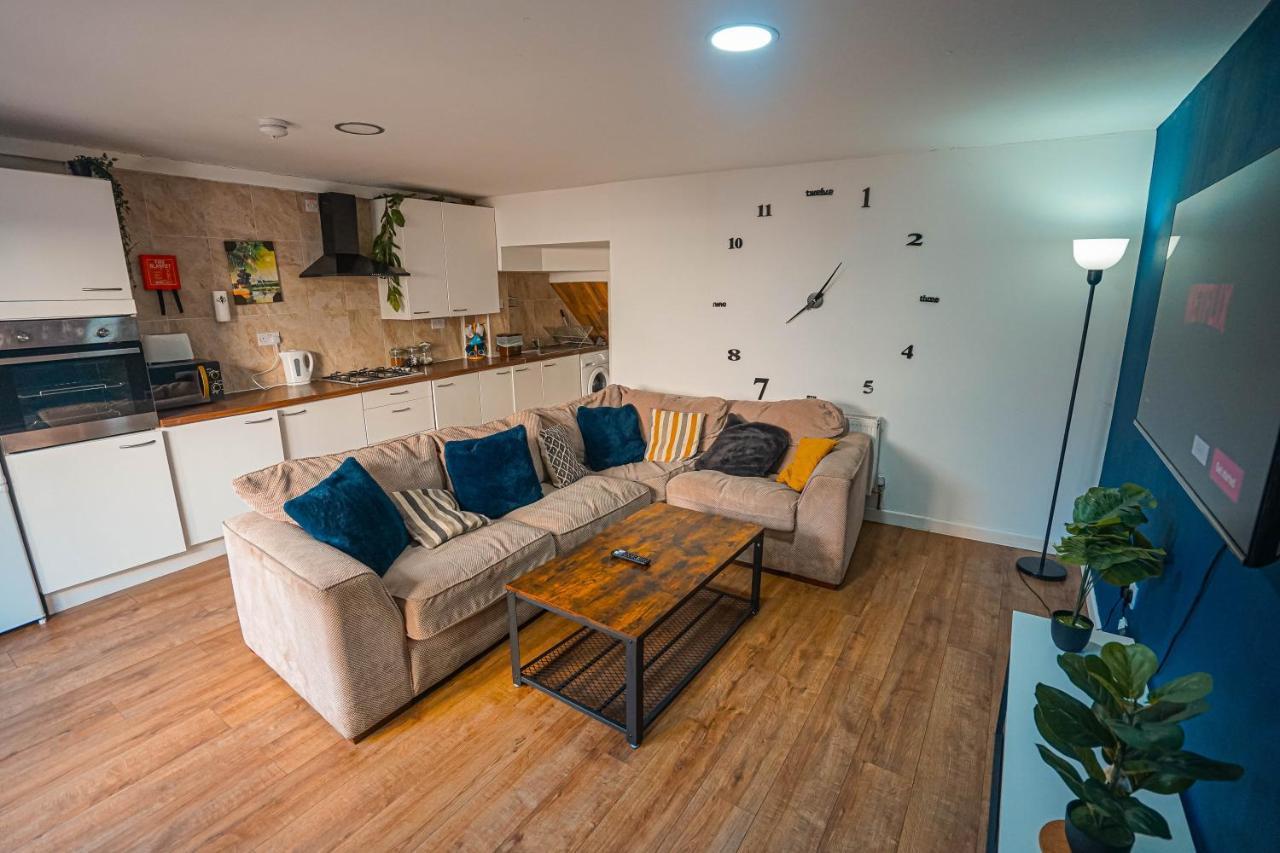 Private And Spacious 2 Bedroom House - Free Parking! Cardiff Exterior photo