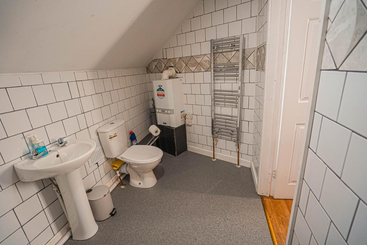Private And Spacious 2 Bedroom House - Free Parking! Cardiff Exterior photo