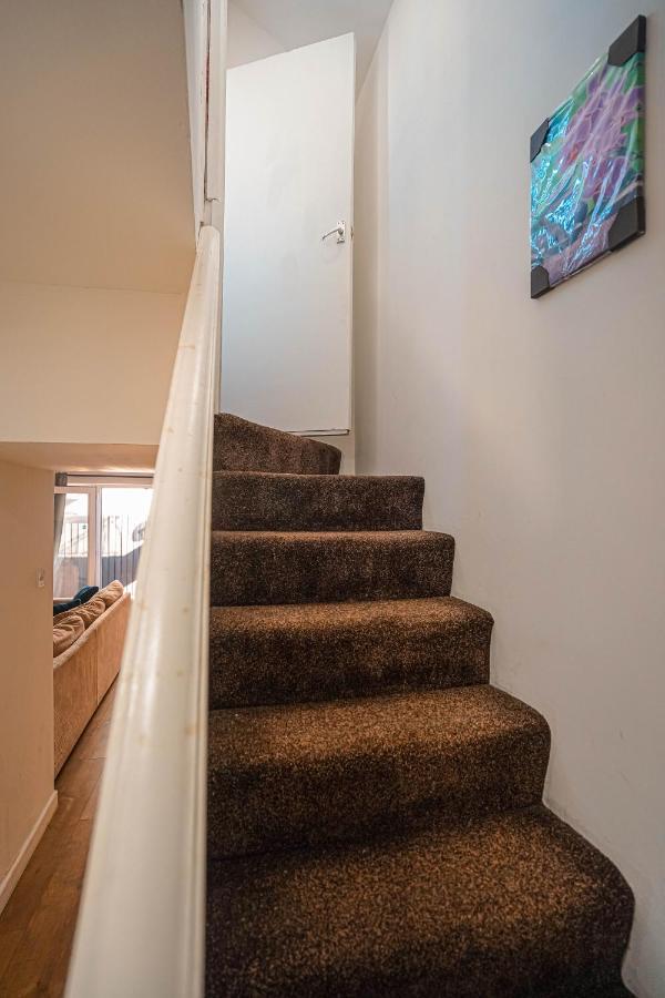 Private And Spacious 2 Bedroom House - Free Parking! Cardiff Exterior photo