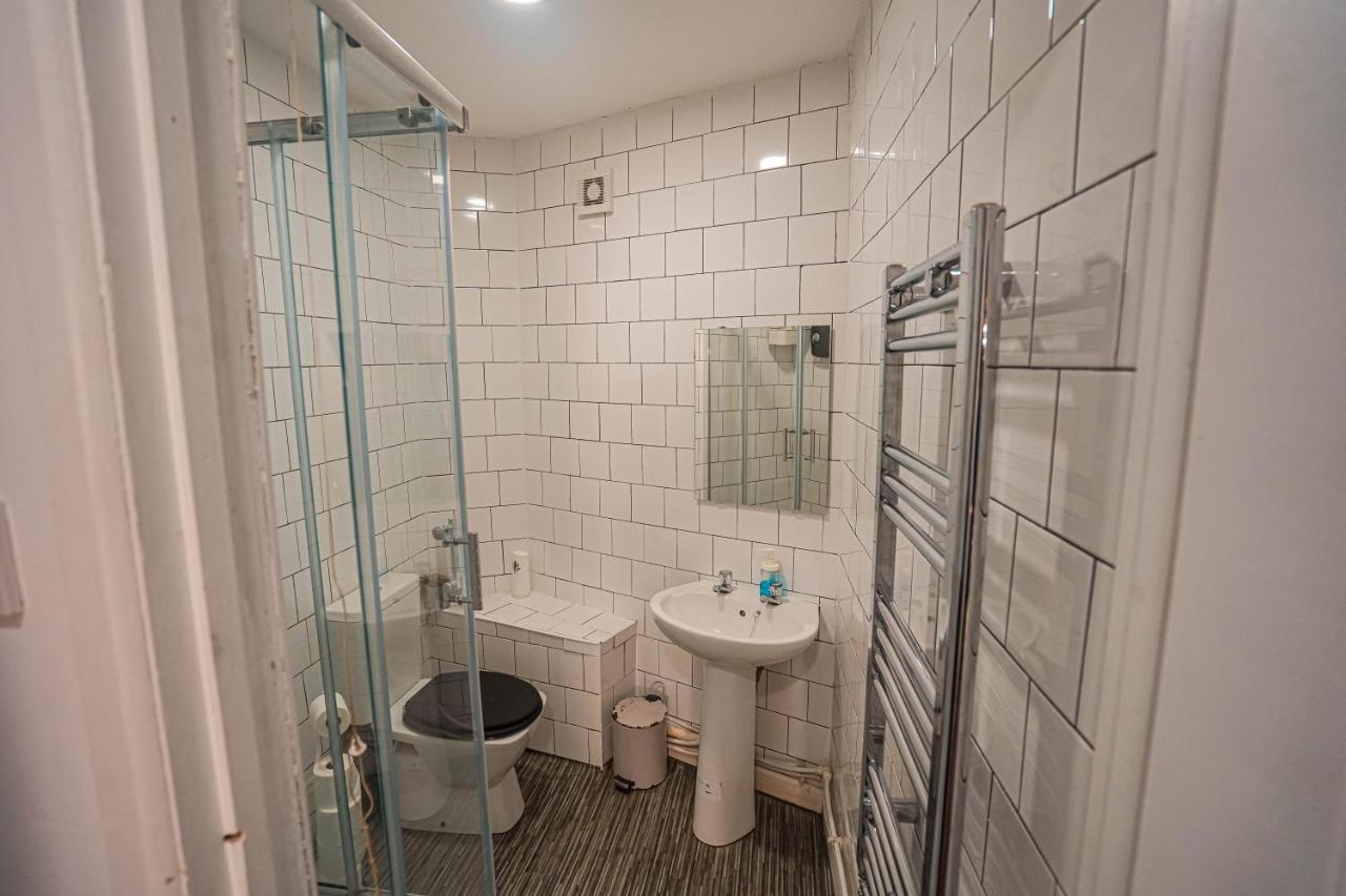 Private And Spacious 2 Bedroom House - Free Parking! Cardiff Exterior photo