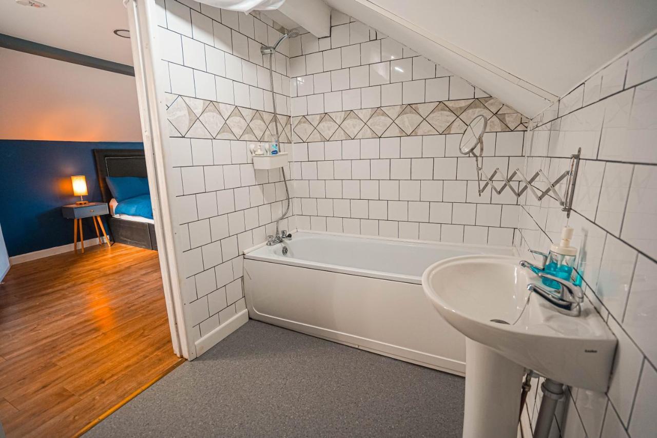 Private And Spacious 2 Bedroom House - Free Parking! Cardiff Exterior photo