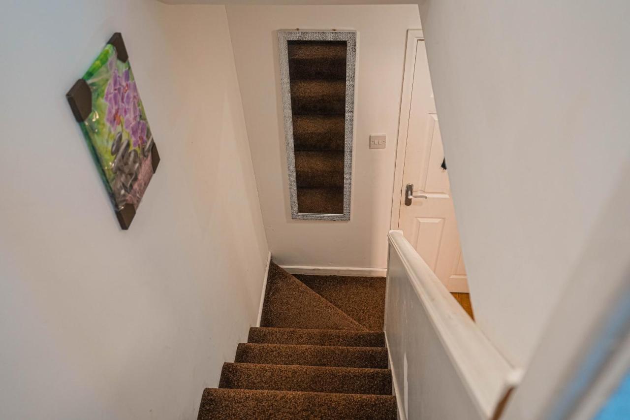 Private And Spacious 2 Bedroom House - Free Parking! Cardiff Exterior photo